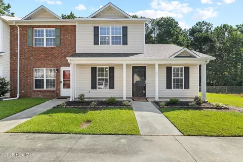 407 Meadowbrook Ln, Jacksonville, NC 28546