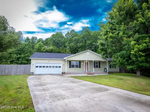 509 Hay Baler Ct, Sneads Ferry, NC 28460