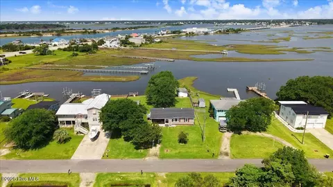 123 Cedar Ln, Cedar Point, NC 28584
