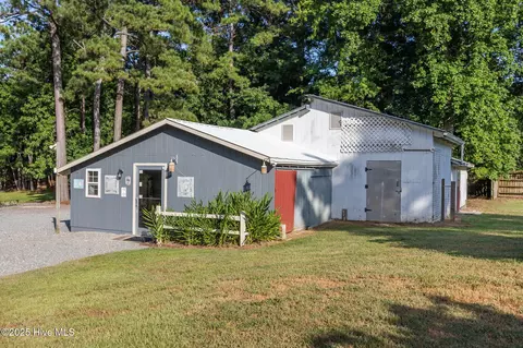 Exterior - 115 Crystal Ct, Hampstead, NC 28443 photo 10 of 17