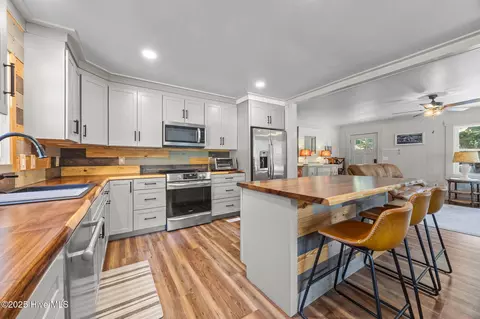 Kitchen - 115 Crystal Ct, Hampstead, NC 28443 photo 6 of 7