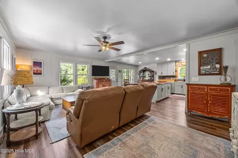 Living - 115 Crystal Ct, Hampstead, NC 28443 photo 3 of 5