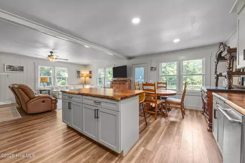 Kitchen - 115 Crystal Ct, Hampstead, NC 28443 photo 3 of 7