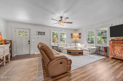 Living - 115 Crystal Ct, Hampstead, NC 28443 photo 5 of 5