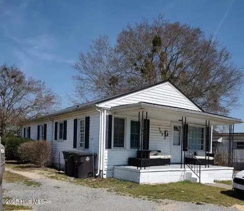 504 W Queen St, La Grange, NC 28551