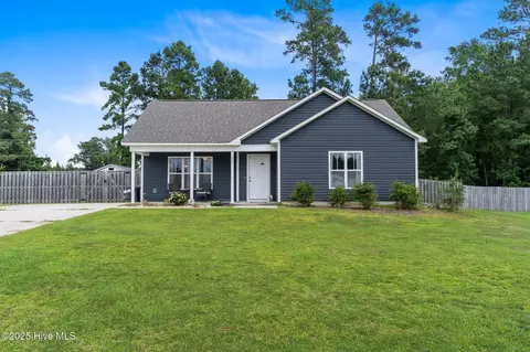 17 Russell Ct, Rocky Point, NC 28457