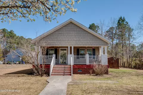 4 Chris Dr, Castle Hayne, NC 28429