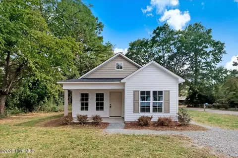 315 Byrd St, Clinton, NC 28328