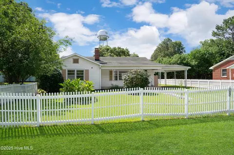 107 E Main St, Hamilton, NC 27840