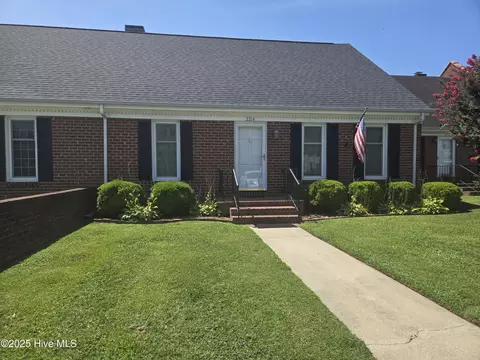 2214 Nash Pl N, Wilson, NC 27896