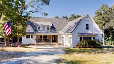 887 Lobelia Rd, Vass, NC 28394