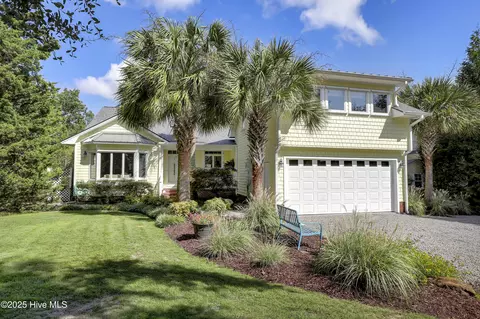 112 Drake Rd, Hampstead, NC 28443