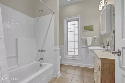 Bath - 112 Drake Rd, Hampstead, NC 28443 photo 2 of 3