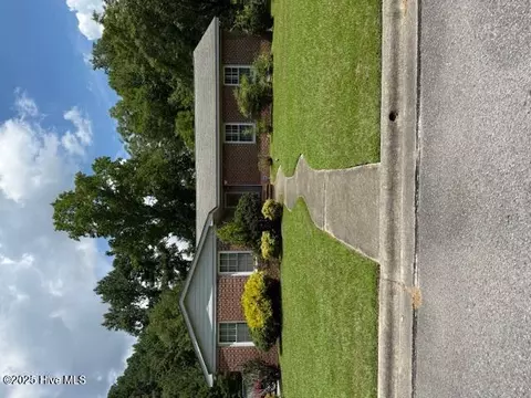 102 Tyler Ln, Greenville, NC 27858