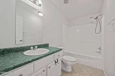 124 Rainmaker Dr, Jacksonville, NC 28540