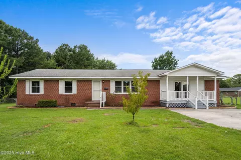4 Earl Pl, Midway Park, NC 28544
