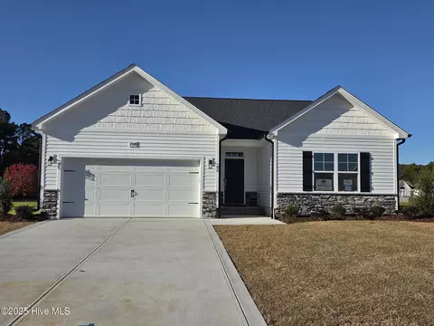2908 Tucker Hill Dr, Grimesland, NC 27837