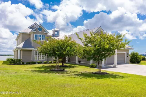 121 Harold Ave, Swansboro, NC 28584