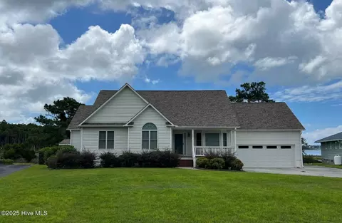 136 Hunting Bay Dr, Cape Carteret, NC 28584