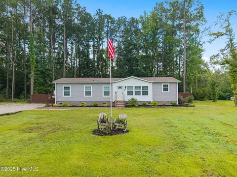 546 Pond Rd, Rocky Point, NC 28457