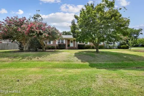 1847 Loganberry Rd, Wilmington, NC 28405