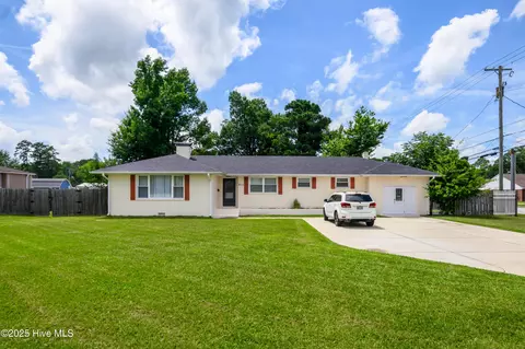 813 Henderson Dr, Jacksonville, NC 28540
