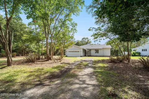 710 Summit Rd, Southport, NC 28461