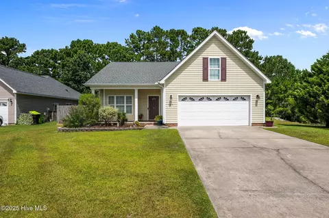 121 Blackheath Dr, New Bern, NC 28560
