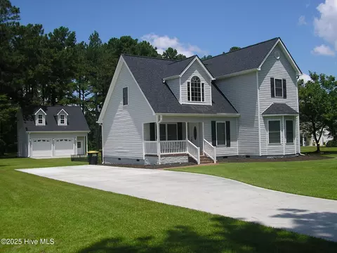 3357 Mobleys Bridge Rd, Grimesland, NC 27837