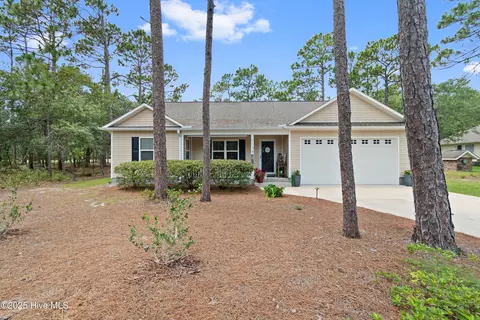 1134 Twin Lakes Dr, Southport, NC 28461