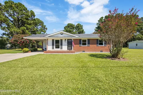 107 Chesterfield Dr, Elizabeth City, NC 27909