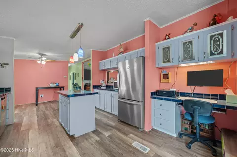 Kitchen - 86 Blackbird Ln, Chocowinity, NC 27817 photo 4 of 5
