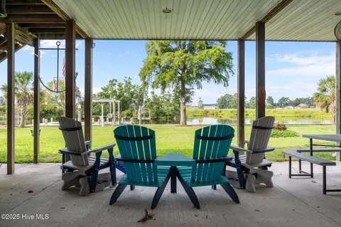 Exterior - 86 Blackbird Ln, Chocowinity, NC 27817 photo 4 of 10
