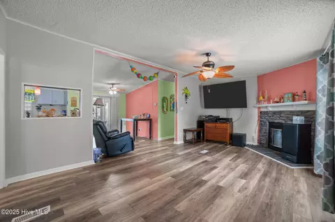 Living - 86 Blackbird Ln, Chocowinity, NC 27817 photo 1 of 3