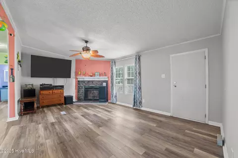 Living - 86 Blackbird Ln, Chocowinity, NC 27817 photo 2 of 3