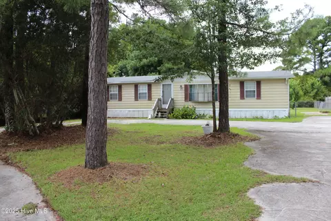 154 Canton St, Newport, NC 28570