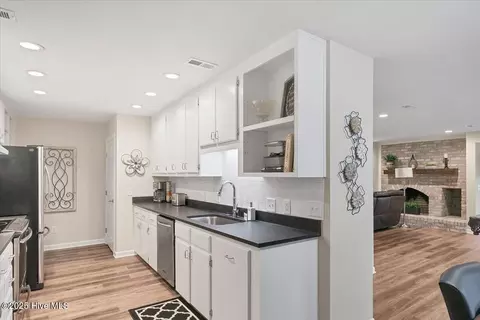 Kitchen - 3 Riverside Ct, Pinehurst, NC 28374 photo 5 of 10
