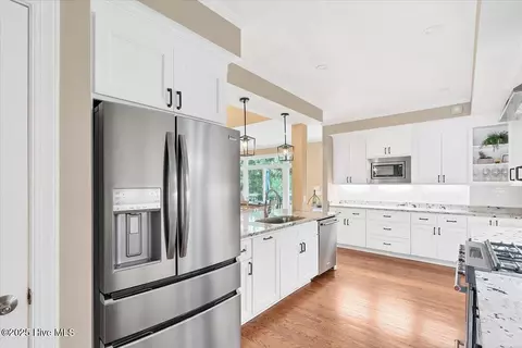 Kitchen - 3 Riverside Ct, Pinehurst, NC 28374 photo 4 of 10