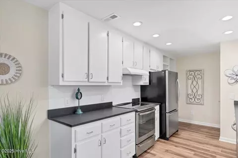 Kitchen - 3 Riverside Ct, Pinehurst, NC 28374 photo 7 of 10