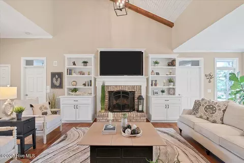 Living - 3 Riverside Ct, Pinehurst, NC 28374 photo 2 of 4