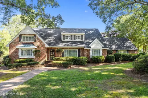 226 Country Club Dr, Greenville, NC 27834