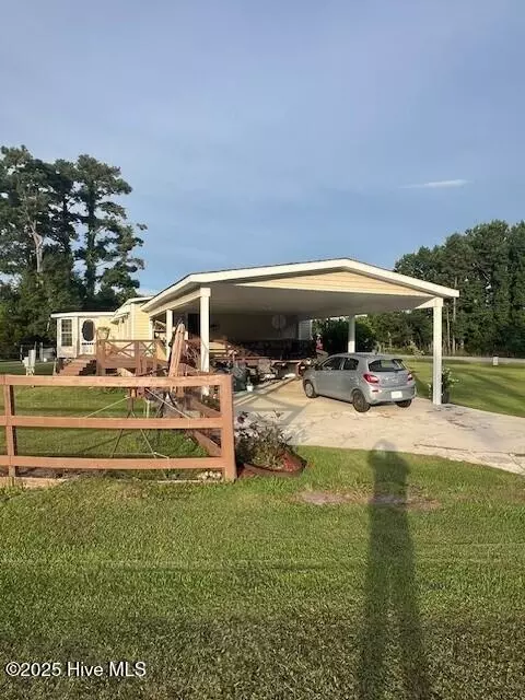 112 Live Oak St, Gloucester, NC 28528 photo 5