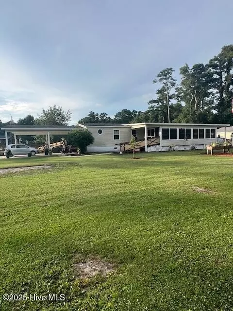 112 Live Oak St, Gloucester, NC 28528