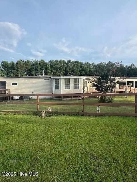 112 Live Oak St, Gloucester, NC 28528 photo 2