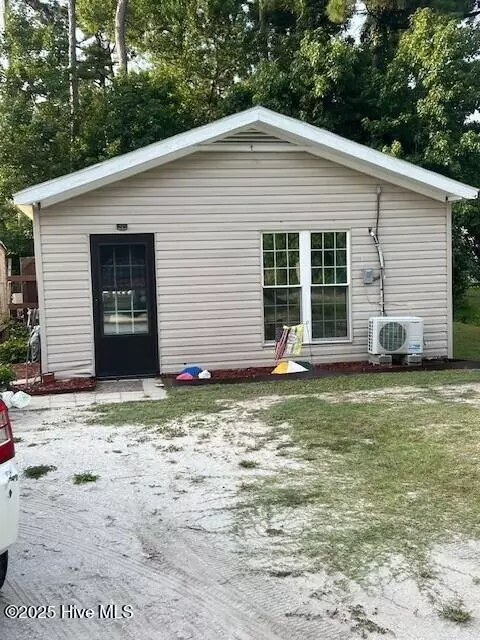 112 Live Oak St, Gloucester, NC 28528 photo 3