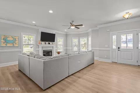 Living - 509 Center Dr, Hampstead, NC 28443 photo 4 of 4