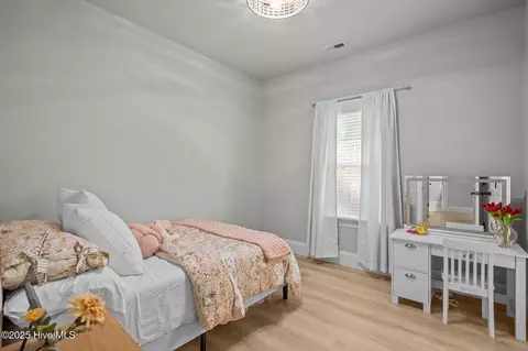 Bedroom - 509 Center Dr, Hampstead, NC 28443 photo 6 of 10