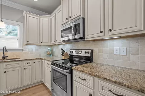 Kitchen - 509 Center Dr, Hampstead, NC 28443 photo 2 of 5