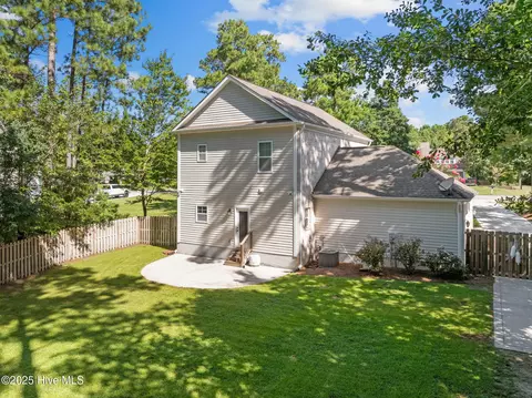 Exterior - 509 Center Dr, Hampstead, NC 28443 photo 6 of 11