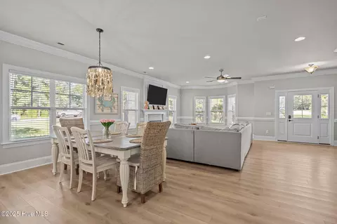 Dining - 509 Center Dr, Hampstead, NC 28443 photo 2 of 4